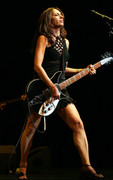 susanna-hoffs-b42
