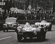 24 HEURES DU MANS YEAR BY YEAR PART ONE 1923-1969 - Page 33 54lm12-Jag-DType-S-Moss-P-Walker-7