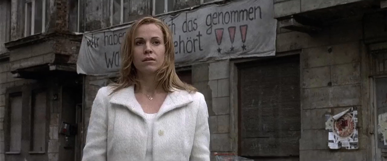 What to Do in Case of Fire? 2001 WebRip [Hindi + Tamil + German] 480p, 720p ESub Screenshot