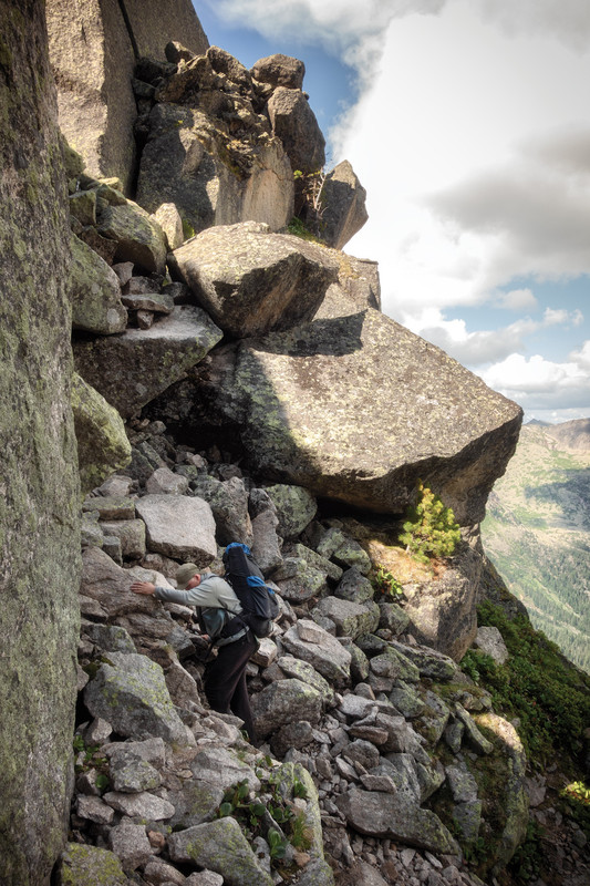 спуск с перевала Игольное ушко