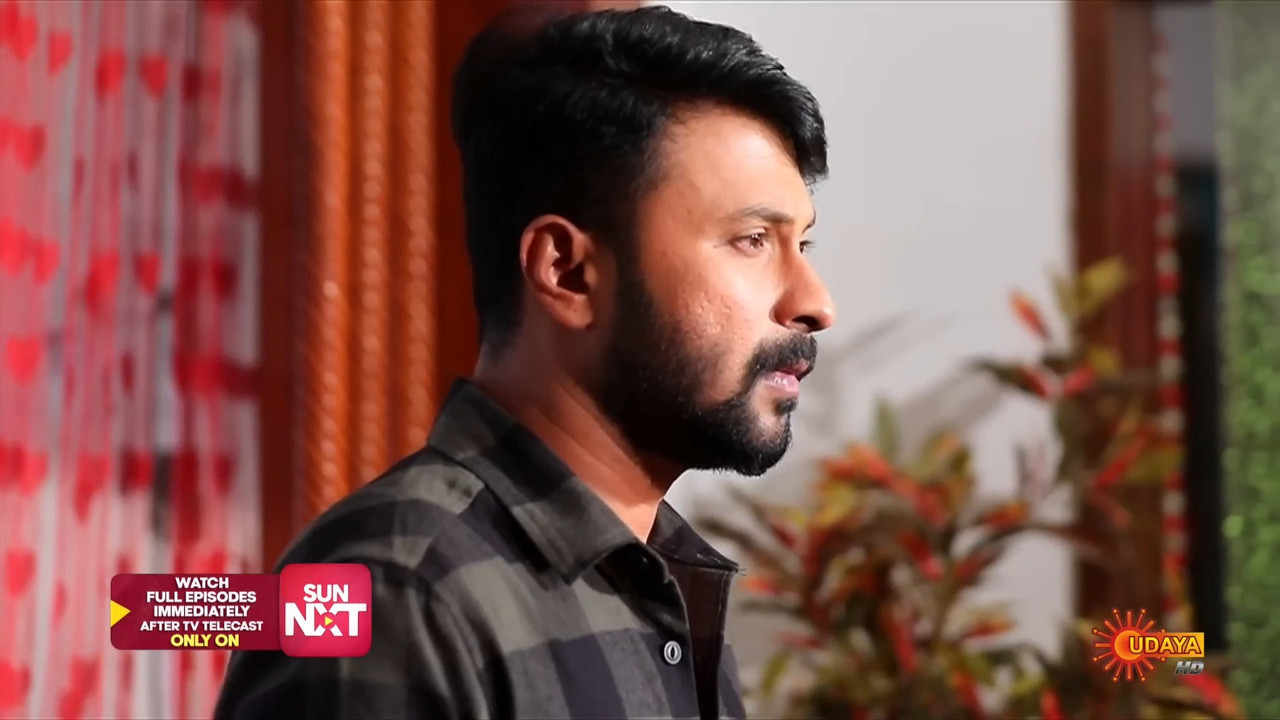 Dhanya Deepika Hot navel Slips ,Tummy with belly chain and round ass in saree.mp4_snapshot_00.14.836