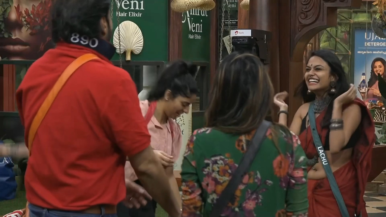 Big Boss Lachu Hot pierced Navel compilation.mkv_snapshot_03.00.325