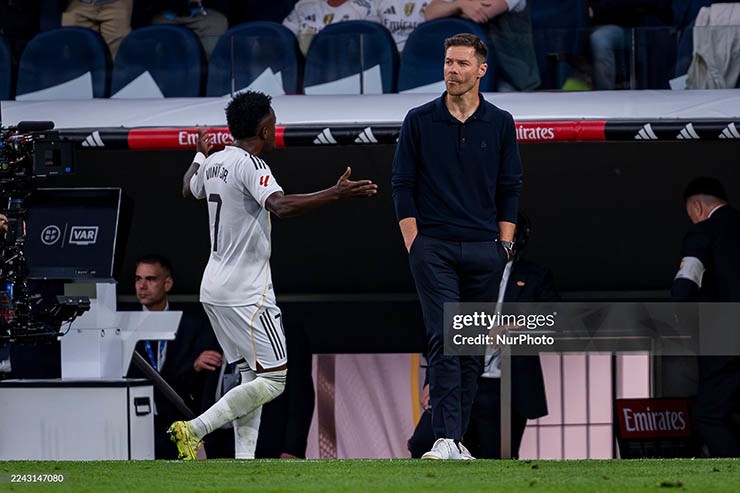 Vinicius quyết rời Real vì mâu thuẫn với HLV Alonso, 2 đại gia Ả rập liên hệ