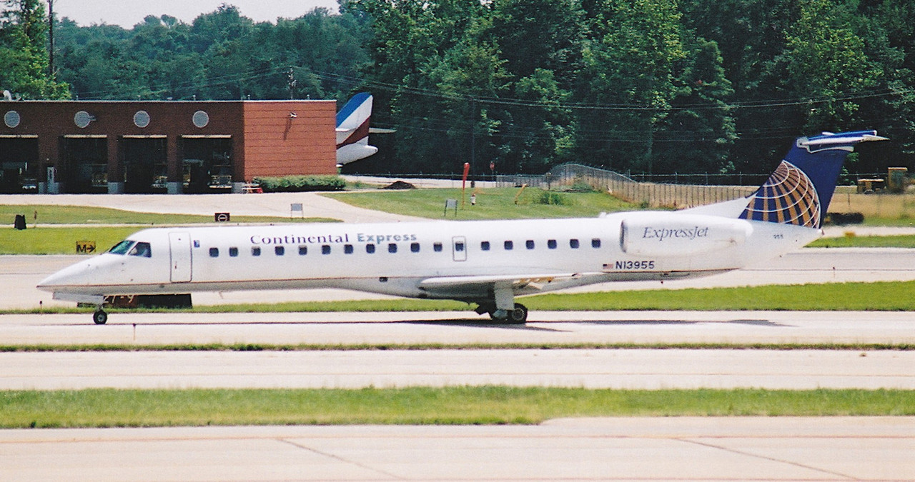 CVG Cincinnati N13955 2000 (2)