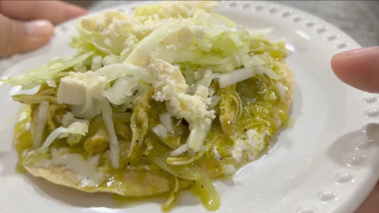 ¿Cómo preparar tinga de pollo en salsa verde y chile poblano?