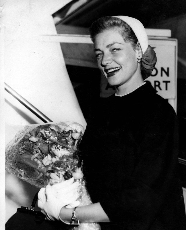 Lauren_Bacall_b25