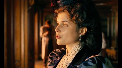 Лилит фильм 2011 трейлер () Лилит фильм 2011 трейлер