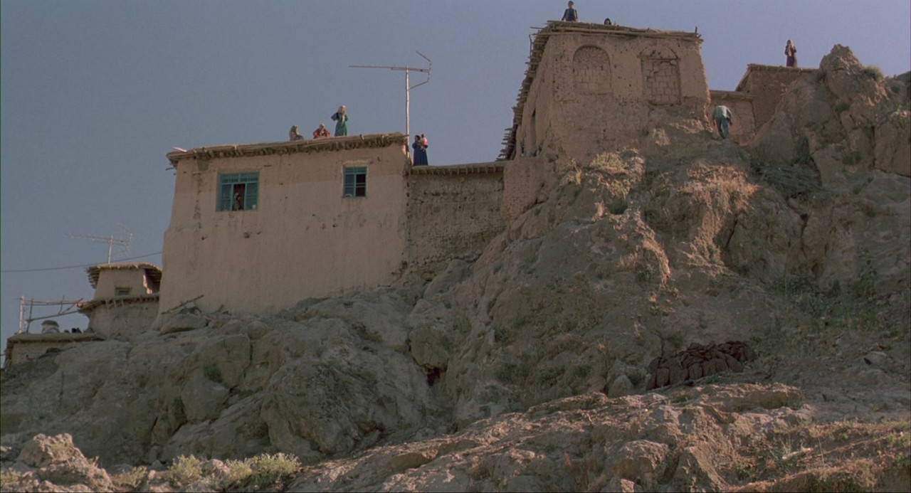 The Wind Will Carry Us (1999) (1080p BluRay x265 r00t)-2