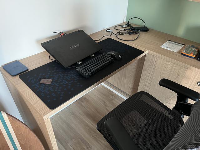 https://i.postimg.cc/0NBYmnKB/bureau.jpg