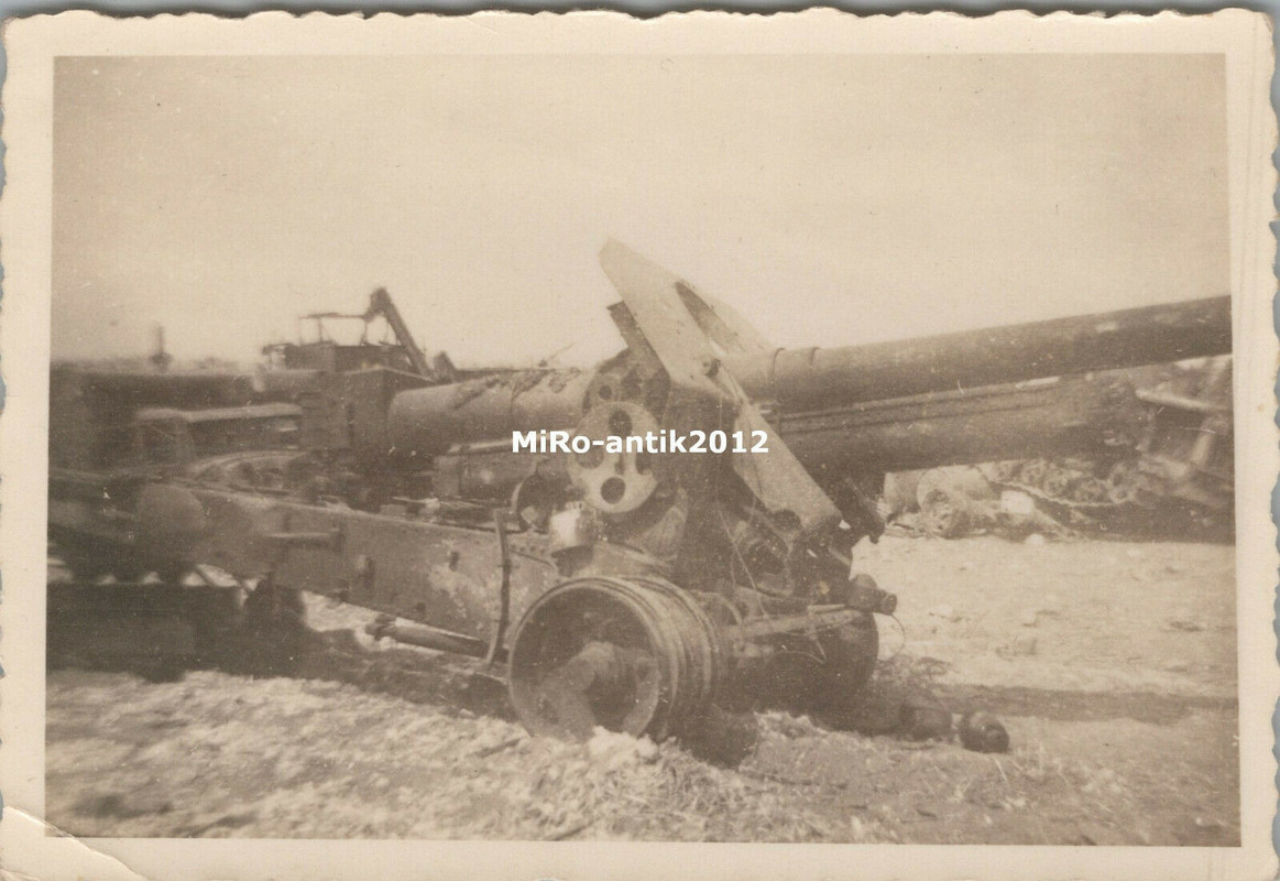 Foto, Wk2, Blick auf ein zerstörtes Geschütz