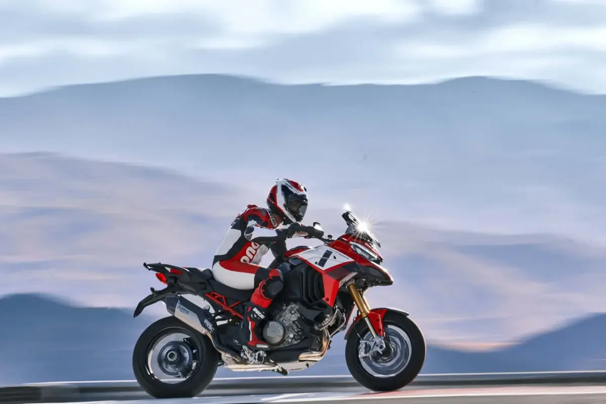 Спортивный турэндуро Ducati Multistrada V4 Pikes Peak 2022