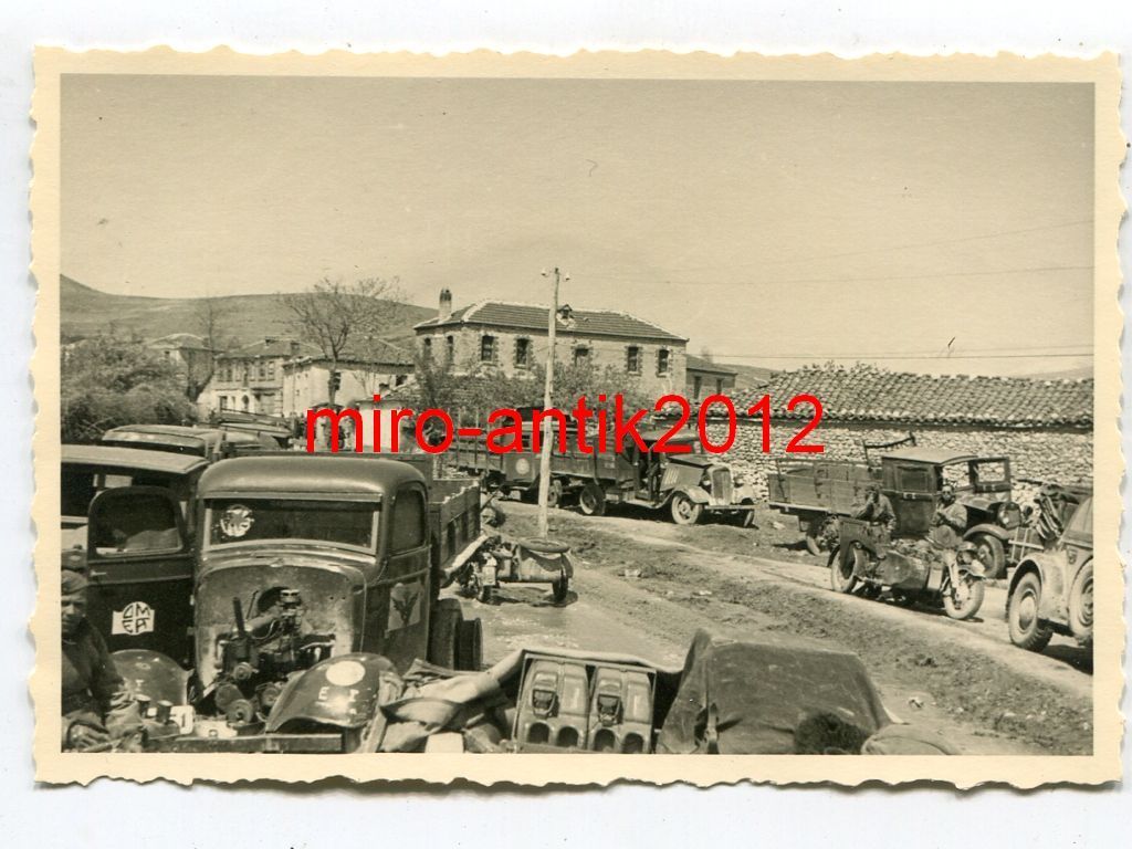 Foto, Wehrmacht, Blick auf zerstörte feindliche 