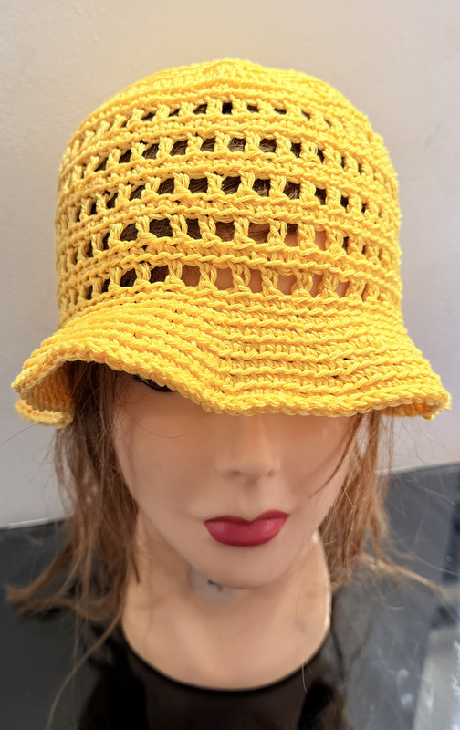 Cappello Giallo Uncinetto