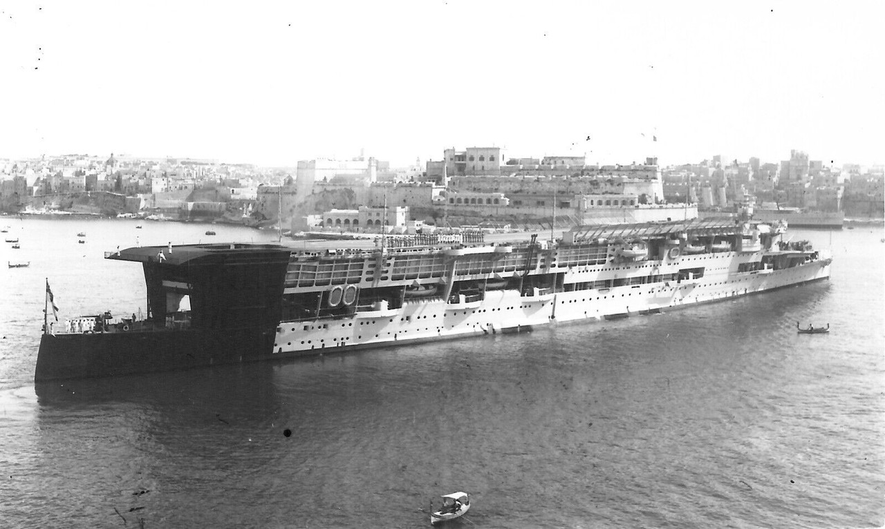 ROYAL NAVY, HMS FURIOUS (47)., 1934., carrier, B-w PHOTOGRAPH W&L