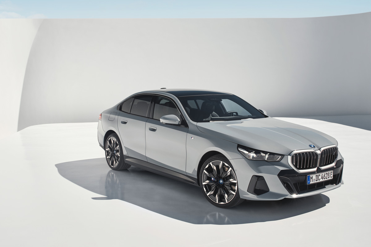 P90505087_highRes_the-new-bmw-i5-edriv