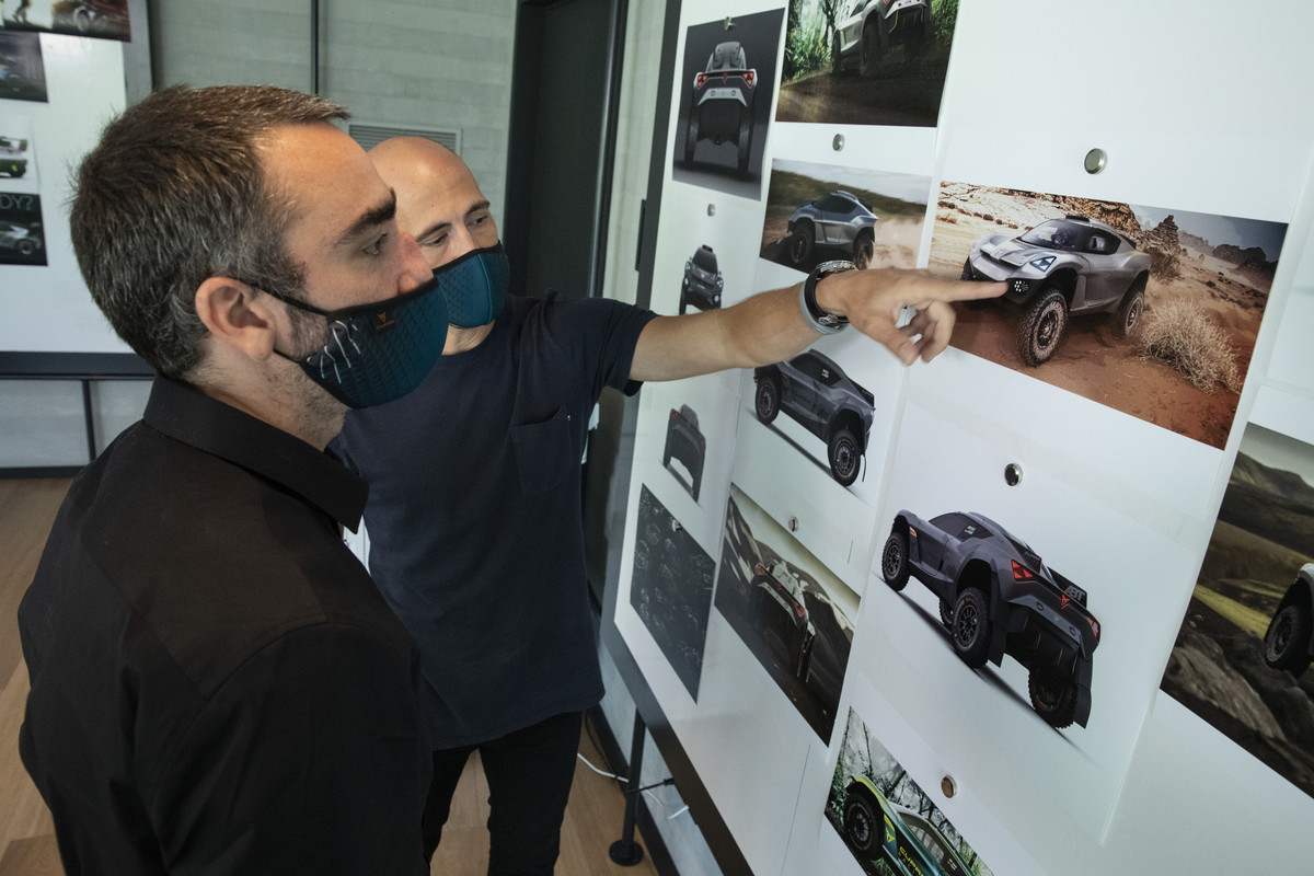 CUPRA-Tavascan-Extreme-E-Concept-the-latest-technology-emergesusing-a-pencil_06_HQ