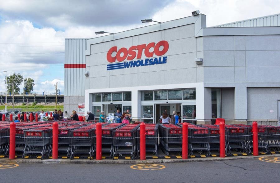 Costco Wholesale: от философии Сола Прайса до гигантских банок солений и $1.50 хот-догов Costco Wholesale: от философии Сола Прайса до гигантских банок солений и $1.50 хот-догов