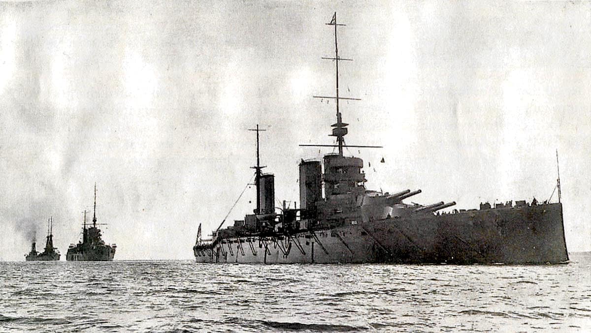 HMS-Lion-lidera-Princess-Royal-y-Nueva-Zelanda.jpg