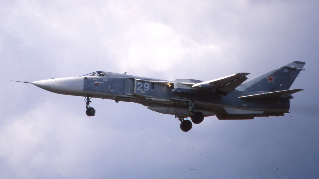 11 ORAP Su-24MR 29 White_0615315