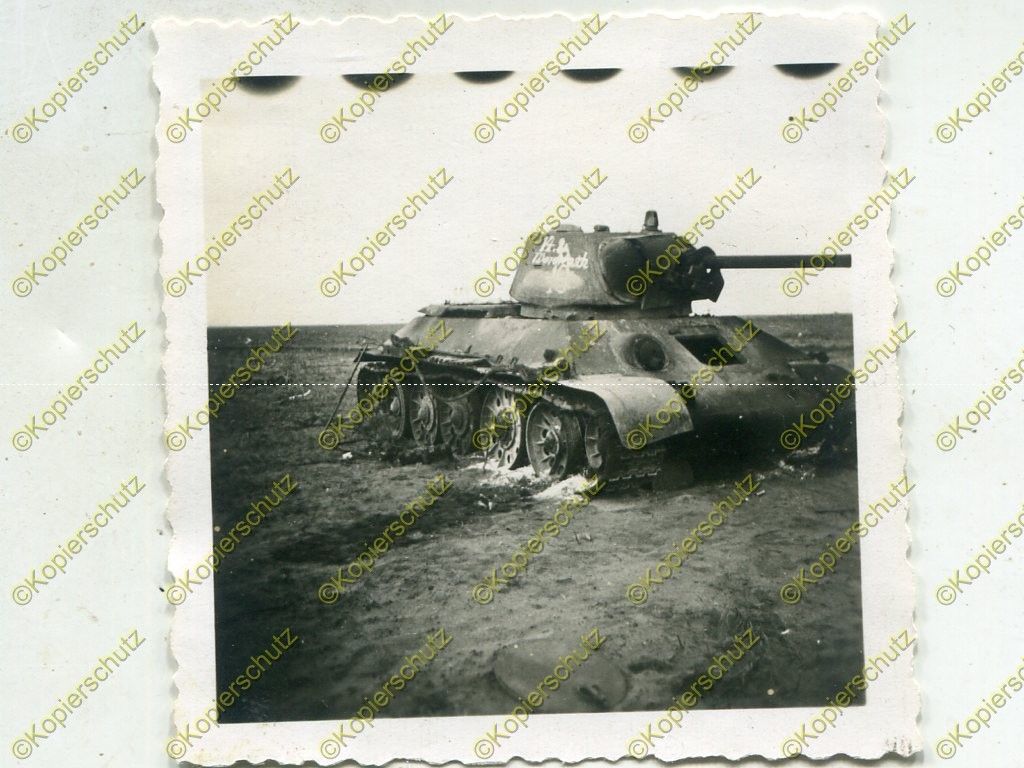 Foto, Wehrmacht, zerstörter Panzer T-34 bei Woronesch, Russland,