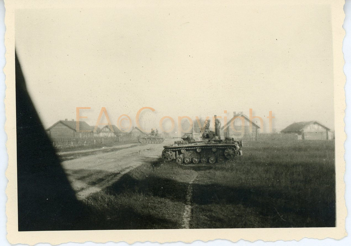 Dorf Panzer III Tank Kämpfe Russland Foto