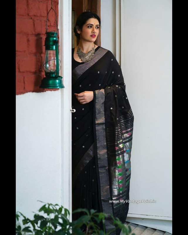 18-Marathi-Mulgi-Girija-Oak-Godbole-Photos-Wallpapers-in-Traditional-Look-My-Vantage-Point