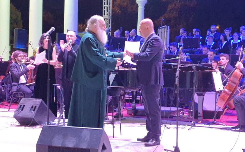 არქიმანდრიტ ადამს – ვახტანგ ახალაძეს ბათუმის საპატიო მოქალაქის წოდება მიენიჭა