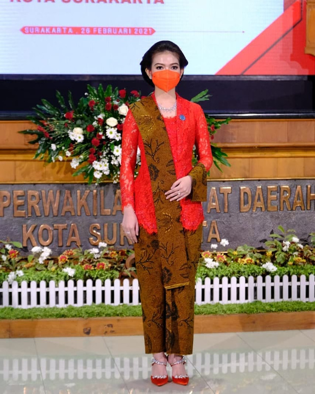 Selvi Ananda dilantik sebagai Ketua Tim Penggerak PKK dan Ketua Dekranasda Kota Surakarta oleh Ibu Atikoh Ganjar Pranowo secara virtual.