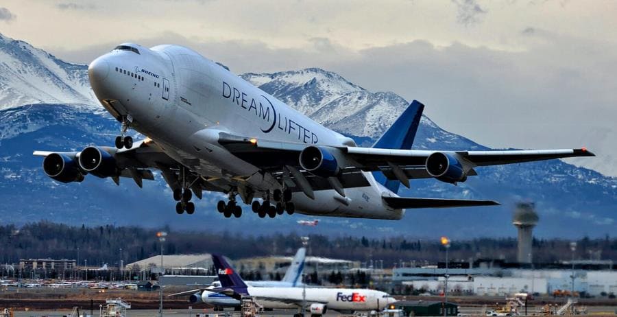 Интересные факты о Boeing 747 LCF - самом необычном грузовике компании Boeing Интересные факты о Boeing 747 LCF - самом необычном грузовике компании Boeing