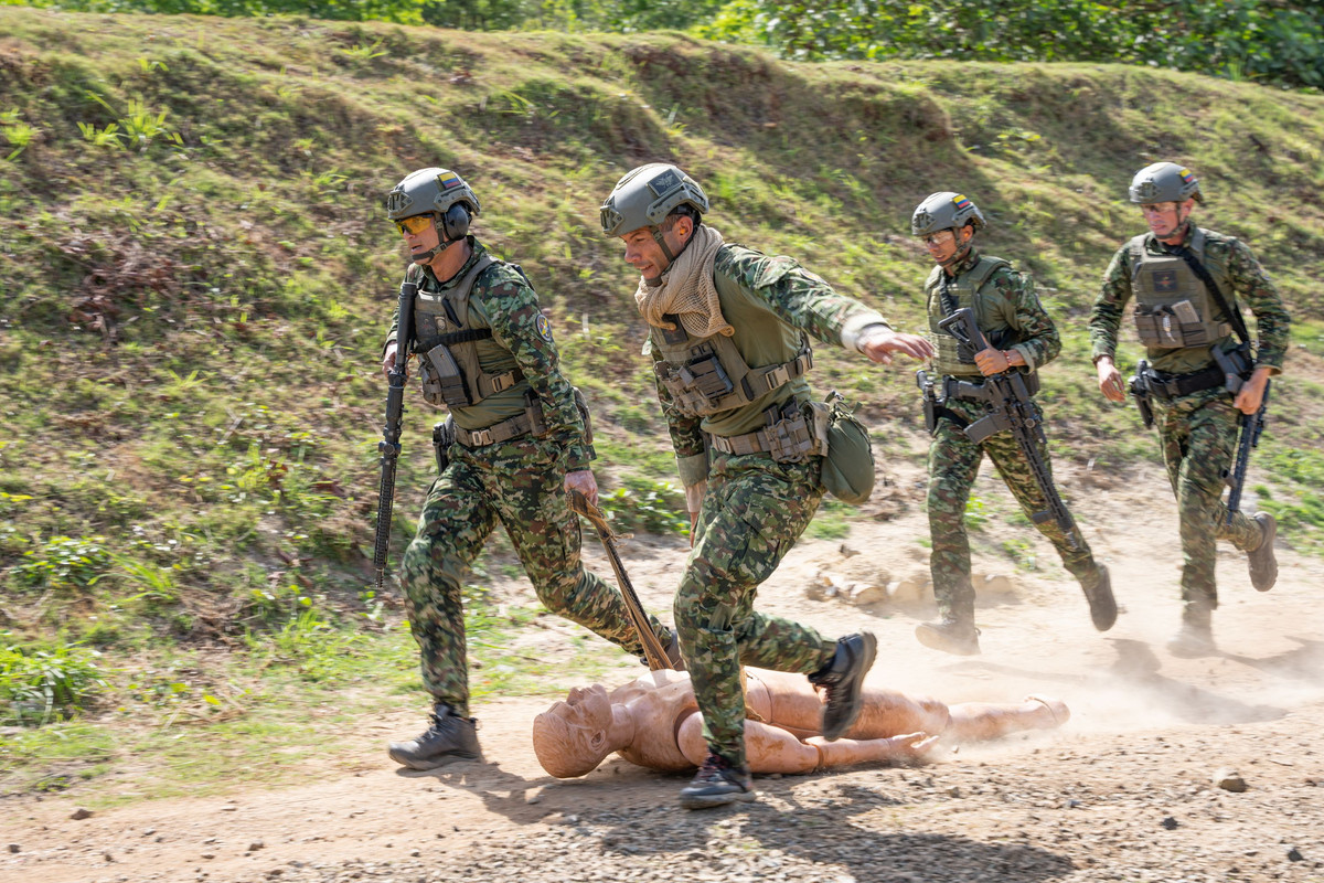 FC2023L EQUIPO COLOMBIA 002