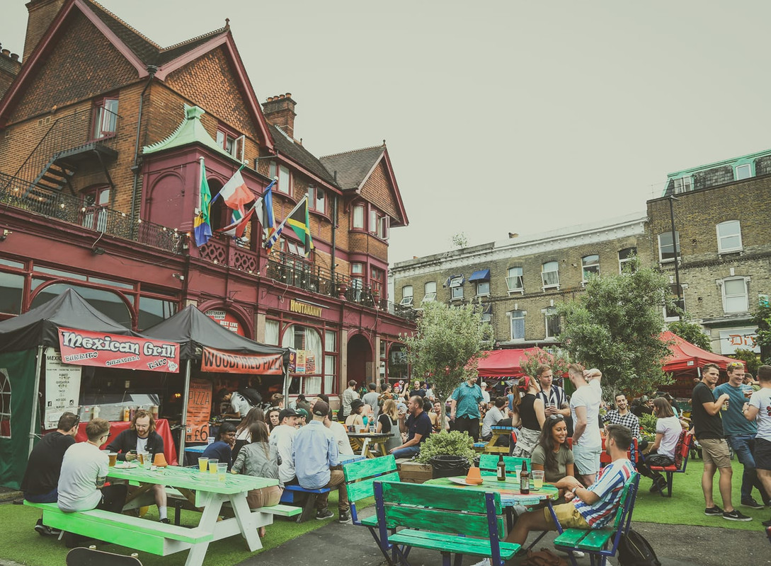 hootananny-beer-garden-picture