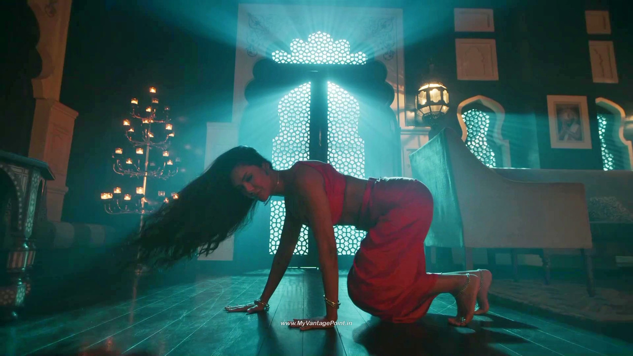 100Esha Gupta Hot in Aashram Web Series