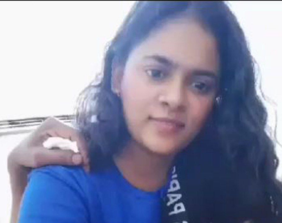 Hot desi girl fucking with boyfriend licking her boob exclusive viral video