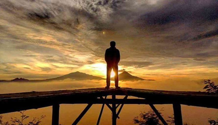 big-890-512-24-03-2018-puncak-punthuk-setumbu-jadi-tempat-tren-baru-lihat-sunrise-15218564311.jpg