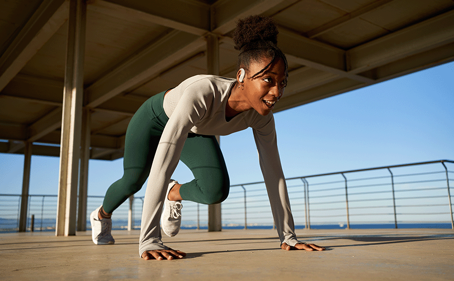 Gráfico mostrando las 50 horas de batería de los JBL Endurance Peak 3.