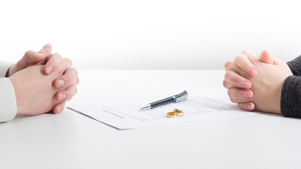 Mujer se divorcia porque su marido le insultó; tenían tres minutos de casados