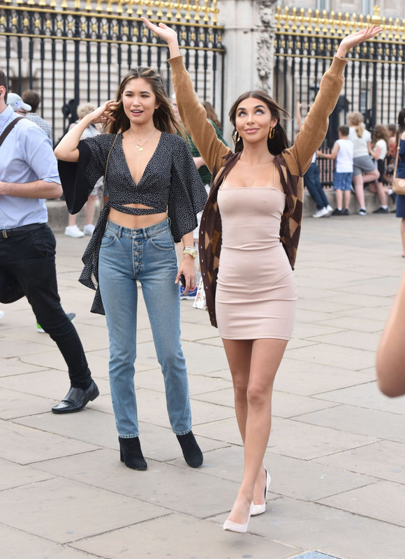 chantel-jeffries-and-jocelyn-chew-out-in-london-06-28-2018-2