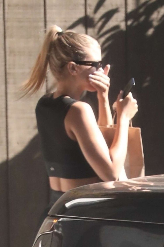 sofia-richie-friendshouse-07