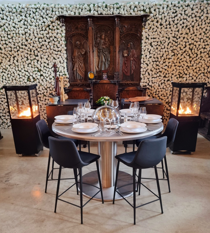 Bar-height cooking, eye-to-eye with guests