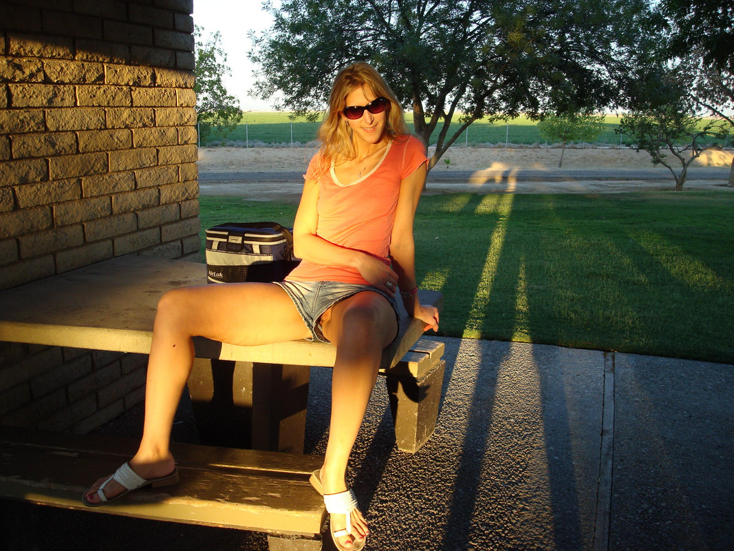 Esposa amateur rubia caliente le gusta en publico