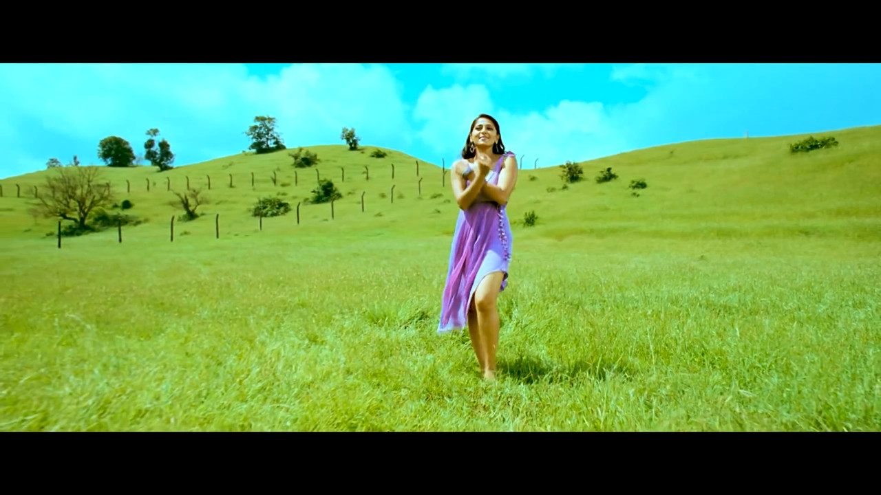 [Image: Anushka-Shetty-Hot-Song-01-Vettaikaaran-...-30-45.jpg]