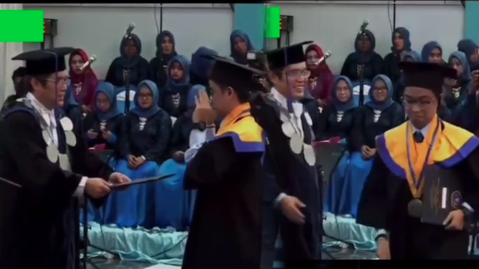 Joget Entah Apa yang Merasukimu ketika wisuda