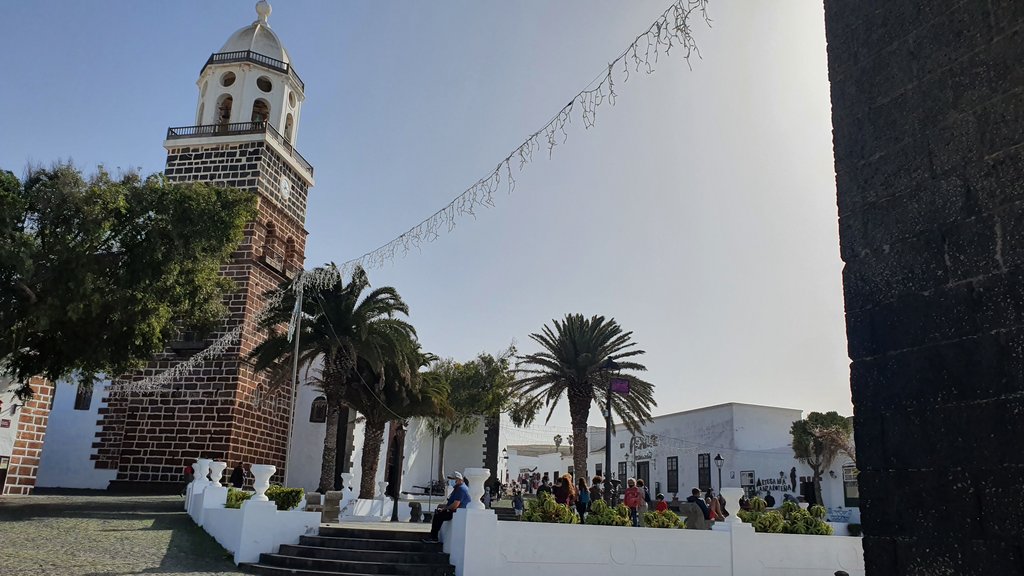 Lanzarote: pisar la Luna sin dejar La Tierra - Blogs de España - TEGUISE Y PLAYA FAMARA: En busca de Jon Kortajarena (4)