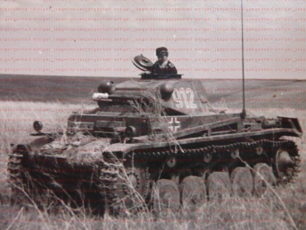 Foto 2 WK Russland dt Panzer char tank in Steppe Kaukasus Turmn