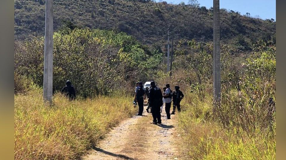 A la orilla de una autopista, localizan el cuerpo putrefacto de una mujer en Guerrero