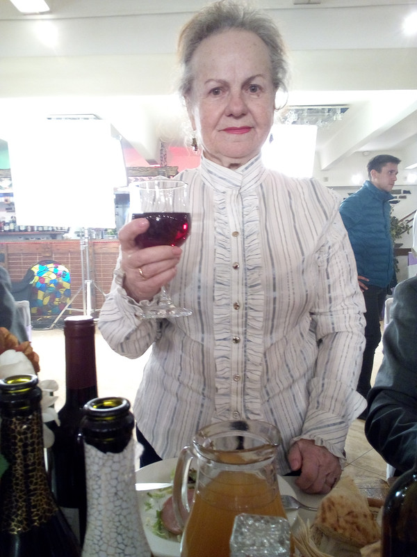 В ресторане 8