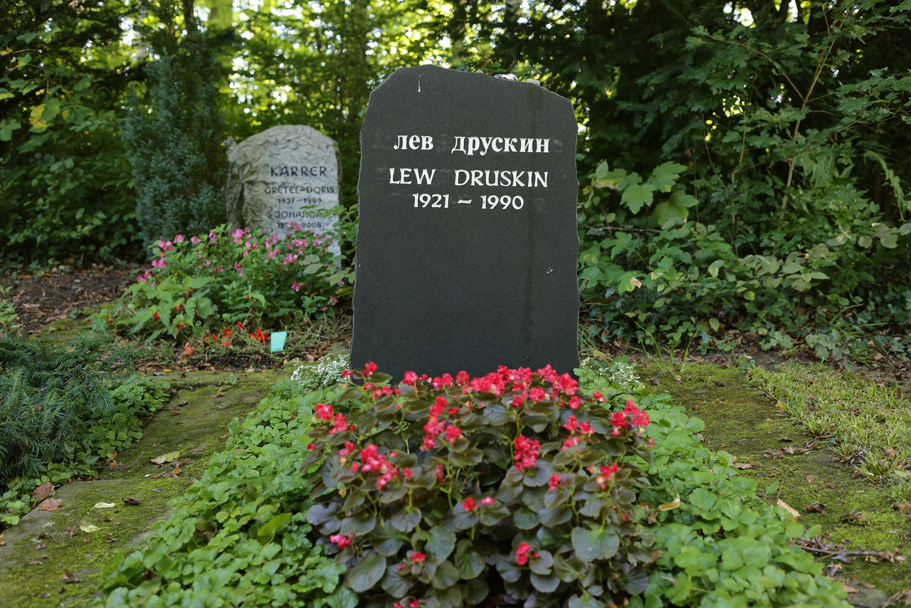 Lew-Druskin-s-gravestone
