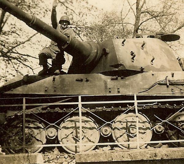 US View KO'd German Königstiger Heavy Panzer Tank on Baltic Coast
