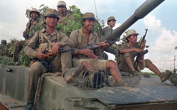 kambodzsai-n-pi-forradalmi-fegyveres-er-k.jpg