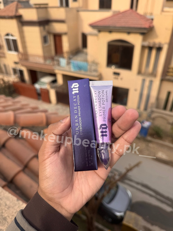 Urban Decay Eyeshadow Primer Potion.